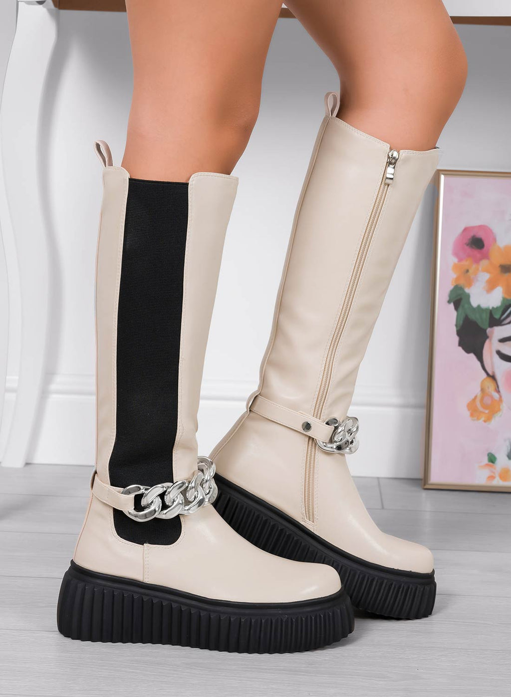Stivali beige Alexoo con elastico e catena removibile