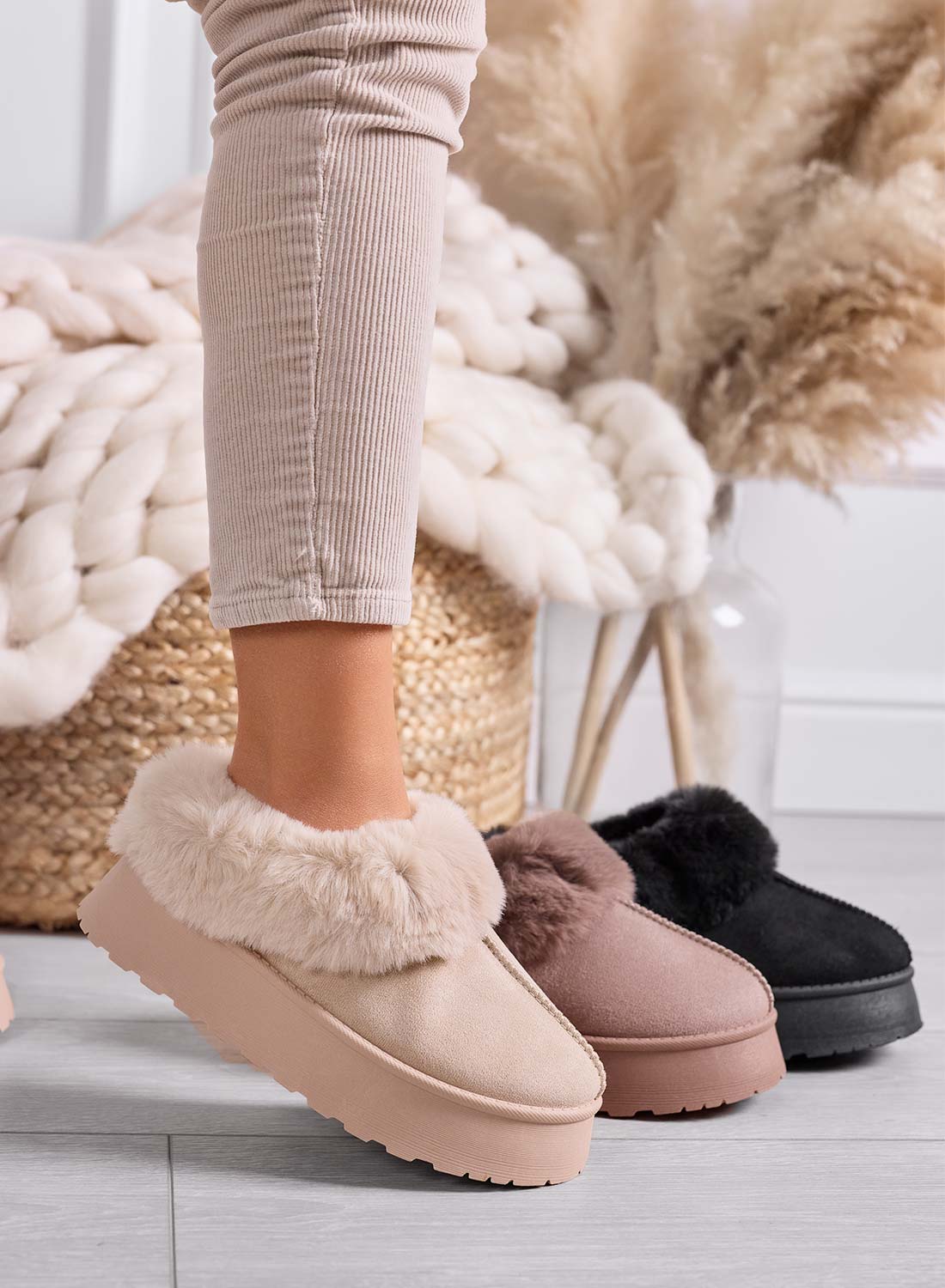 LUANDA - Beige slippers in ultra-soft faux fur with non-slip sole