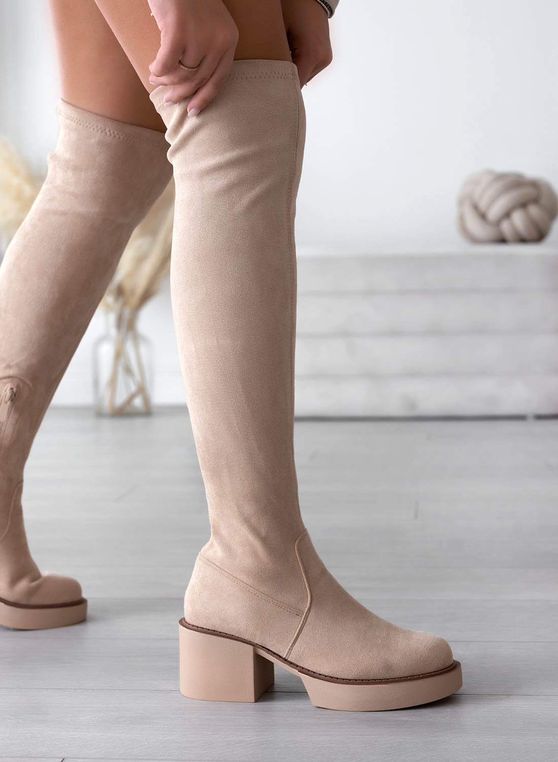 SLOANE - Stivali Alexoo beige scamosciati alla coscia
