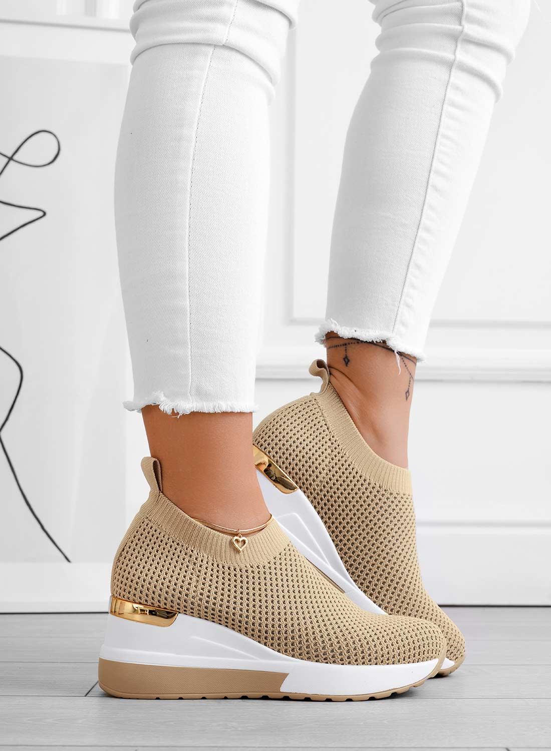 Sneakers beige in tessuto elastico