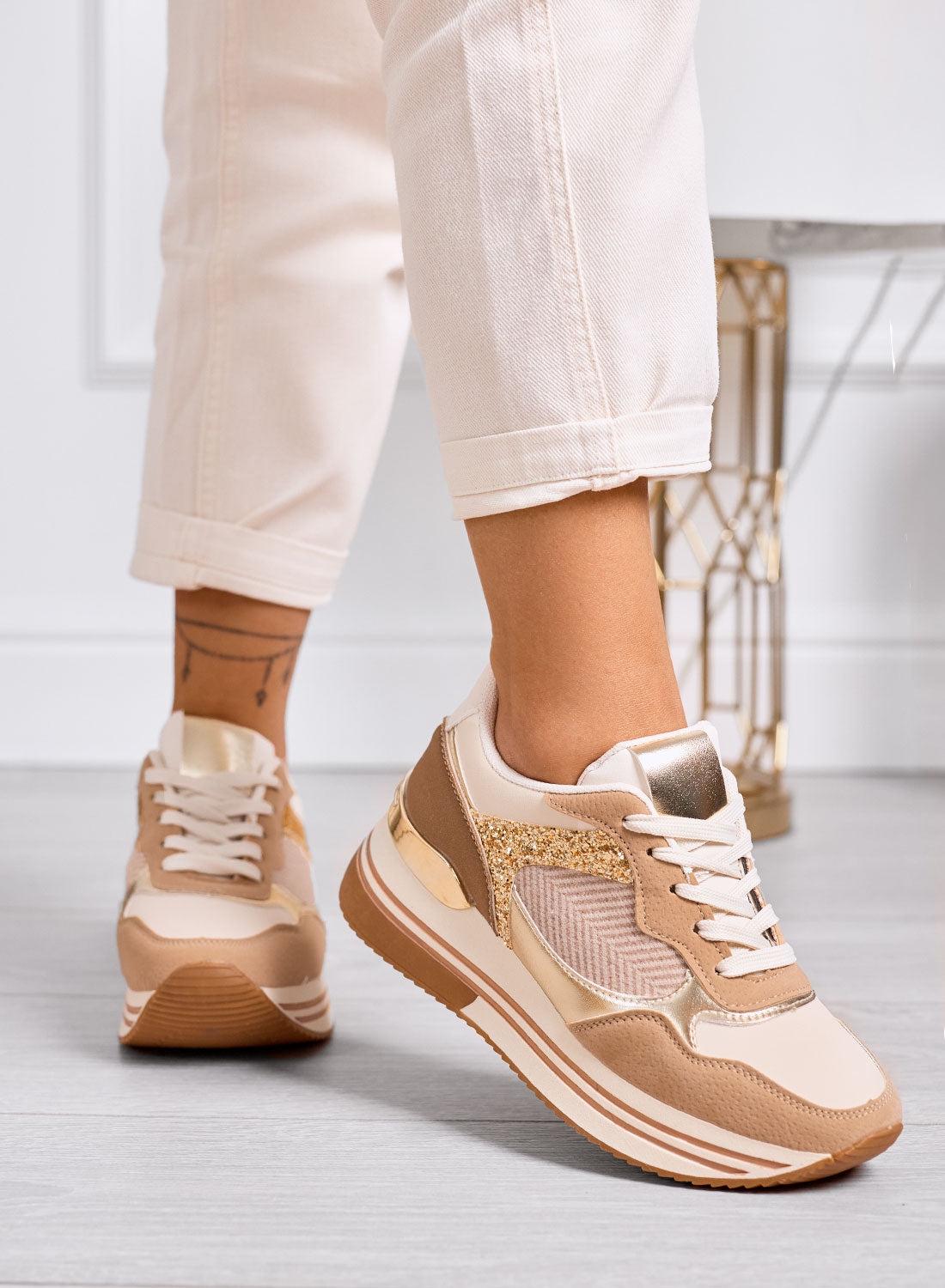 RUBINA - Baskets beiges avec détails pailletés et métallisés