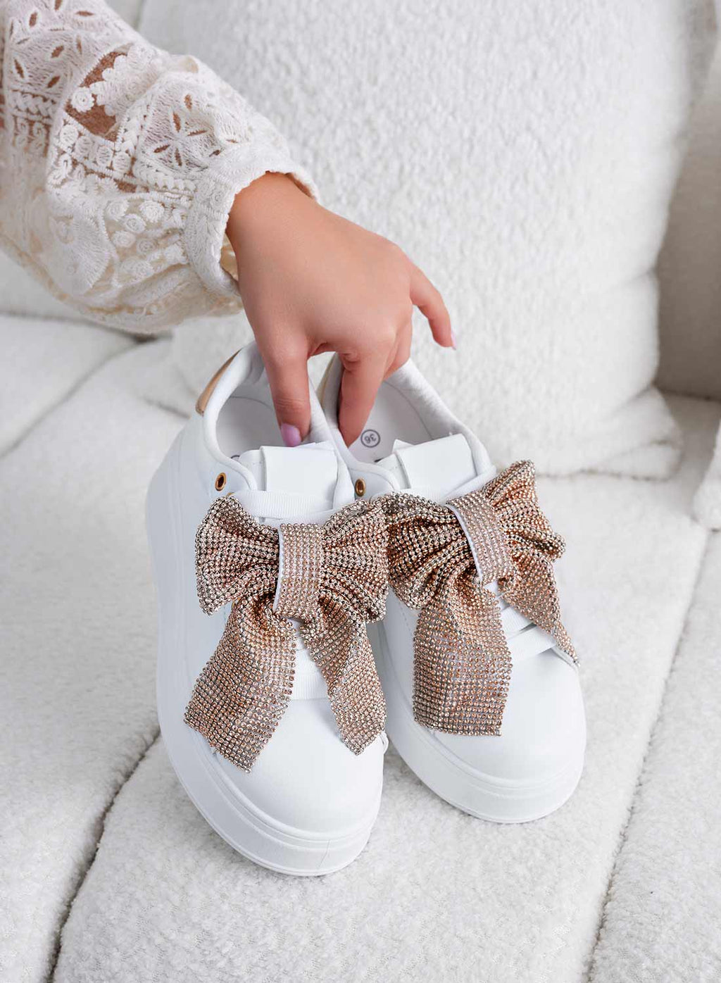 BELGA - Sneakers bianche con fiocco in strass oro rosa