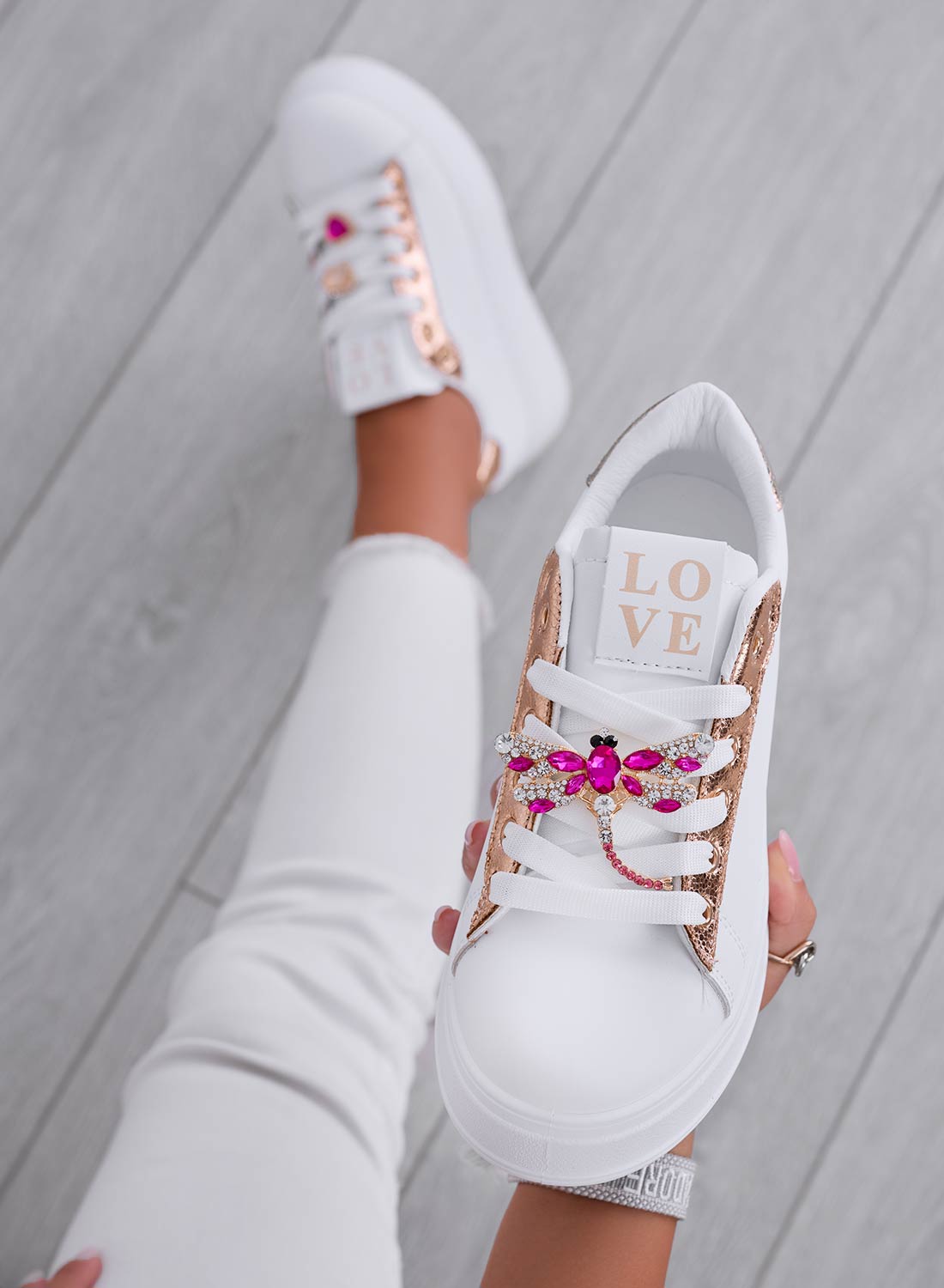 CELY - Sneakers gioiello bianche oro con libellula fuxia