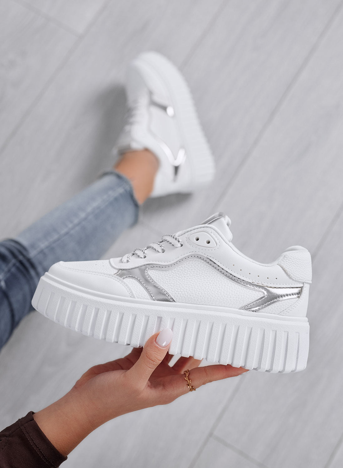 PAMELA - Sneakers bianche platform con dettagli argento