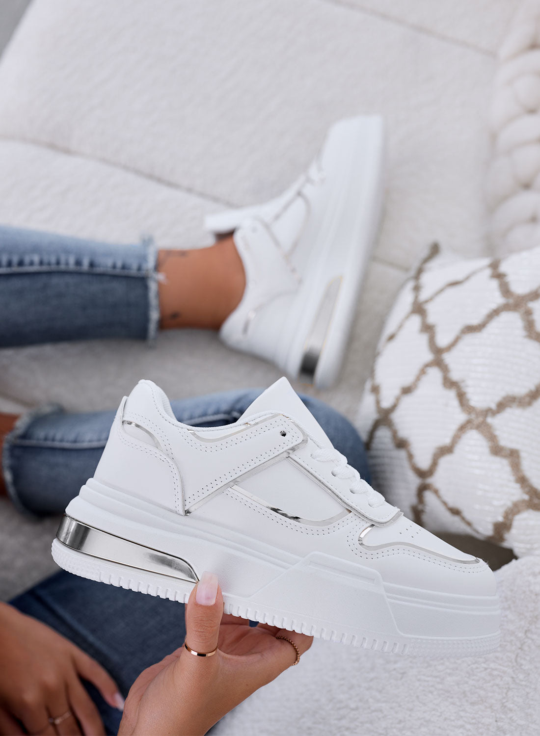 ROBBIE - Baskets blanches avec lacets et bords argentés