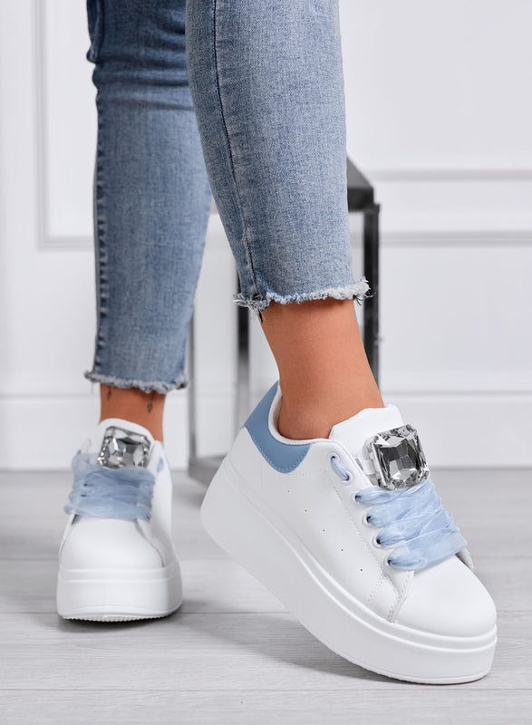 OLIVIA - Sneakers Platform Bianche con Dettaglio Gioiello e Lacci Azzurri