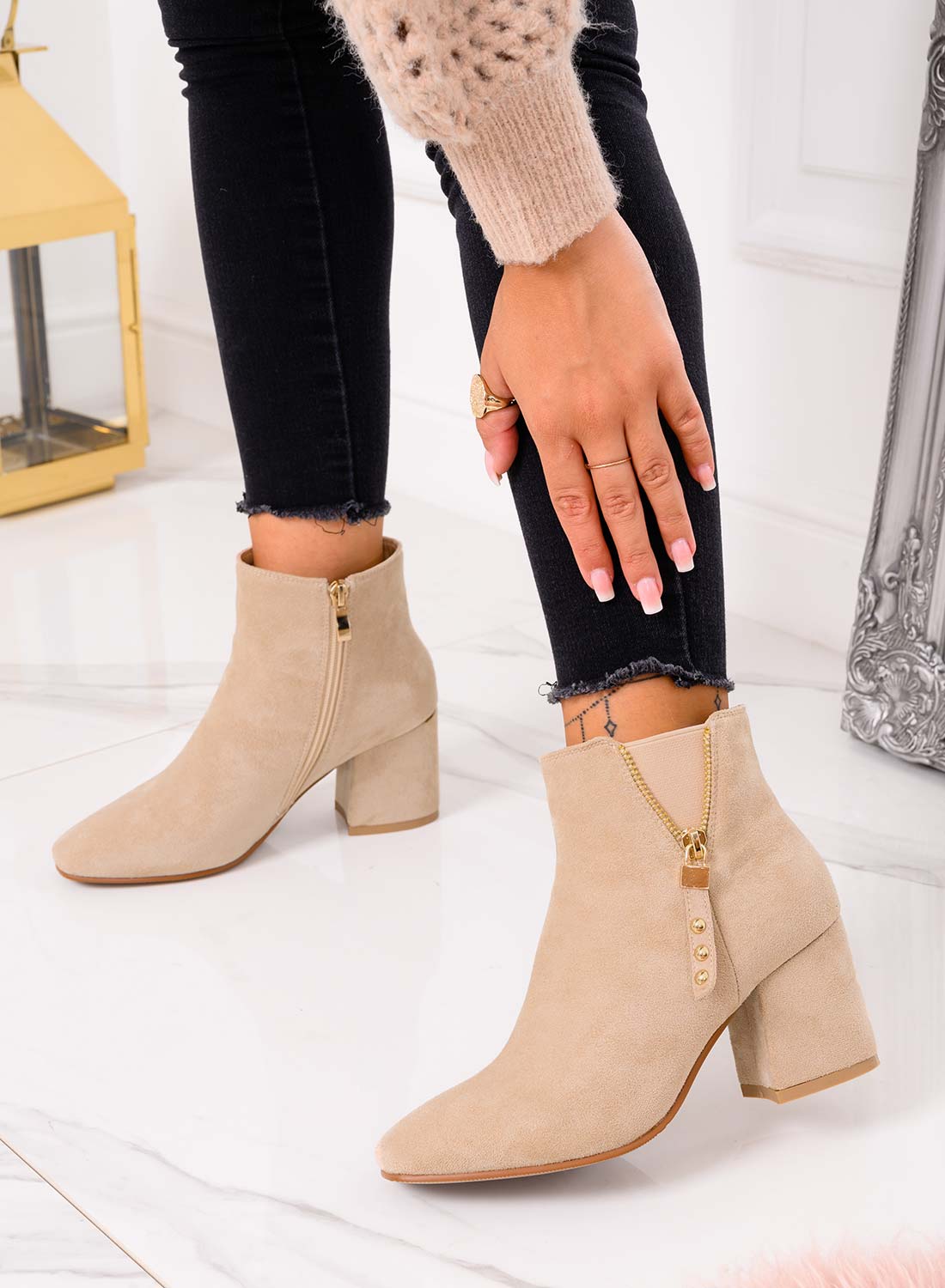 Bottines beiges Alexoo avec talon confortable et fermeture éclair dorée