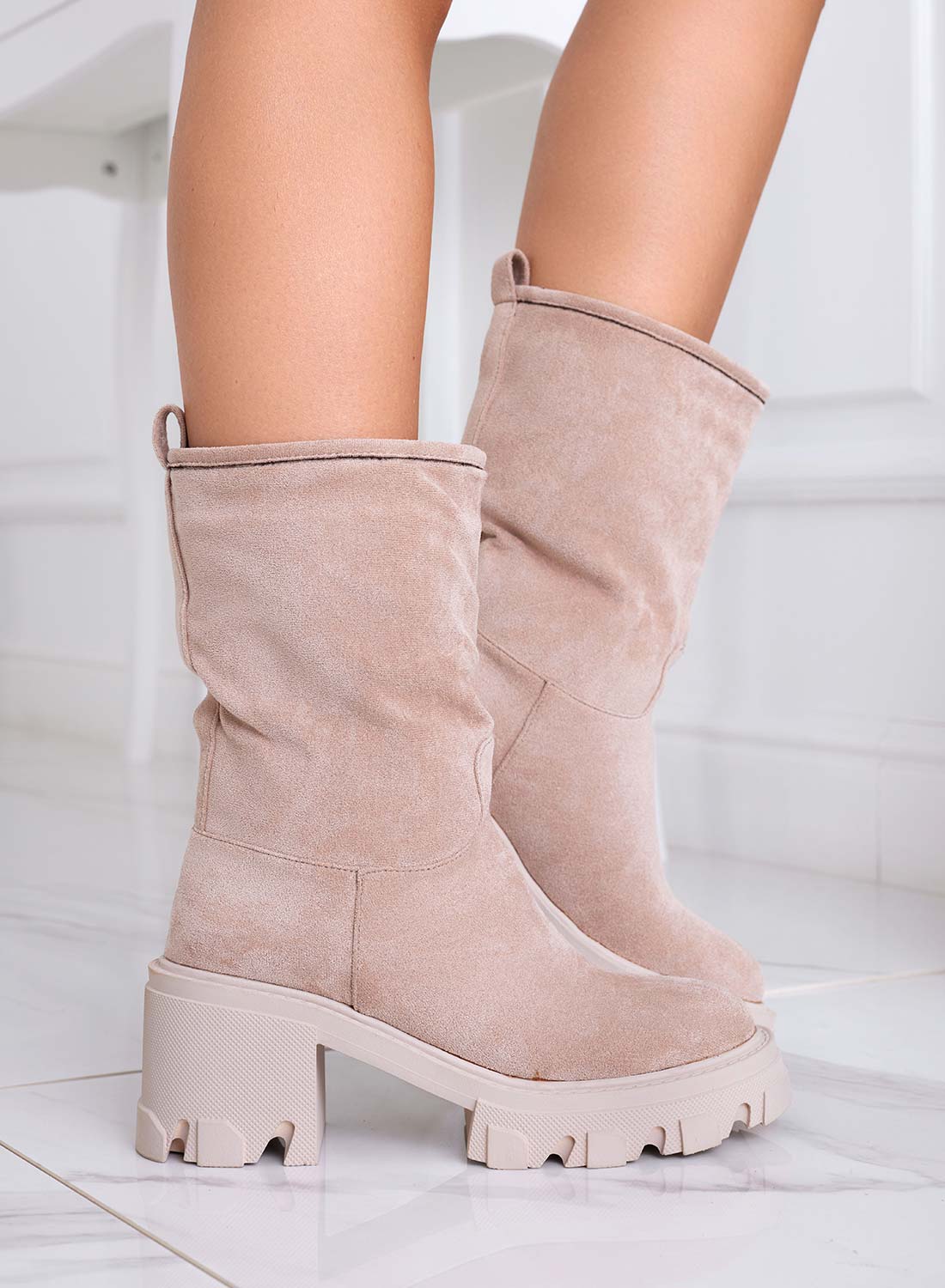 Stivaletti beige Alexoo con tacco comodo