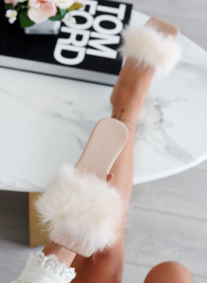 Beige slip-on sandals with faux fur