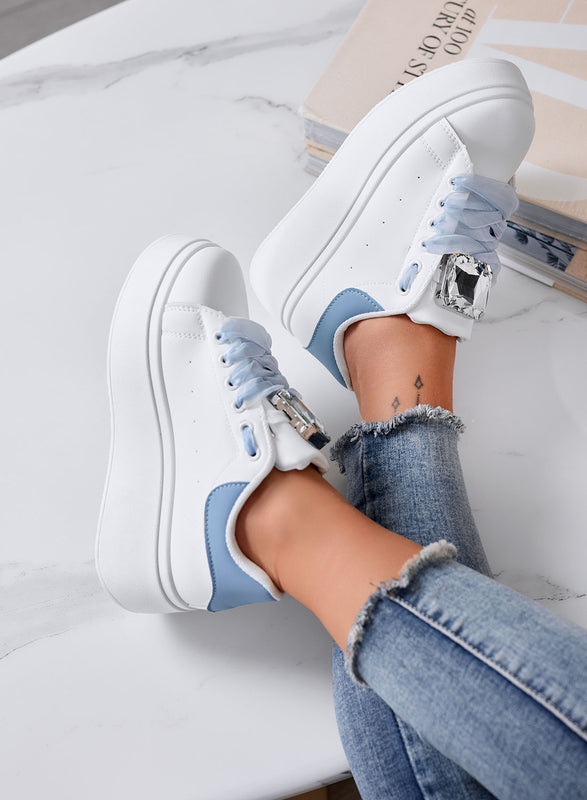 OLIVIA - Sneakers Platform Bianche con Dettaglio Gioiello e Lacci Azzurri