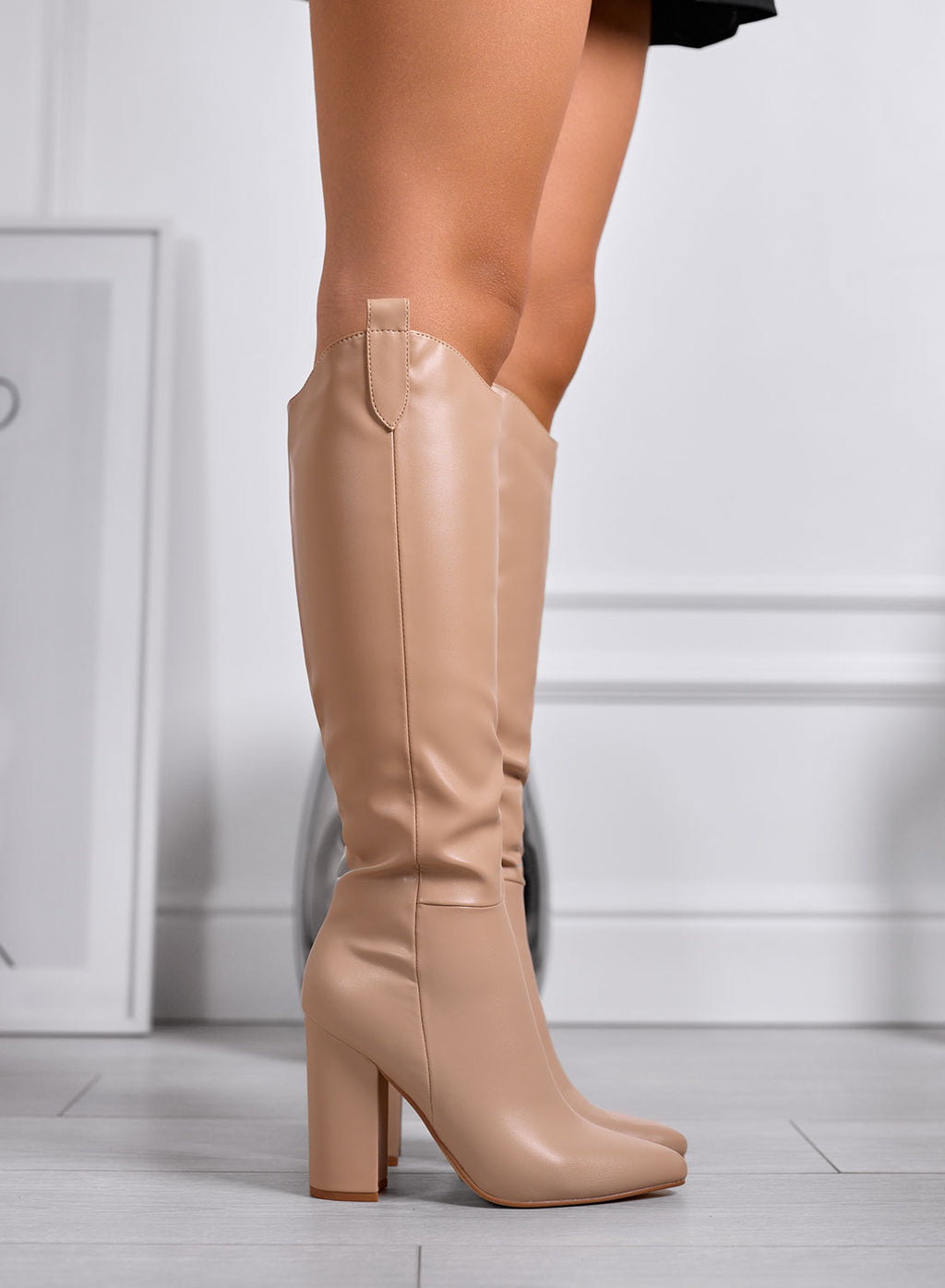 CASSIA - Bottes hautes beiges à talon large et bout pointu