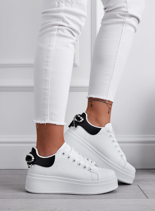MILE - Sneakers bianche con suola spessa e fiocco in strass e retro nero