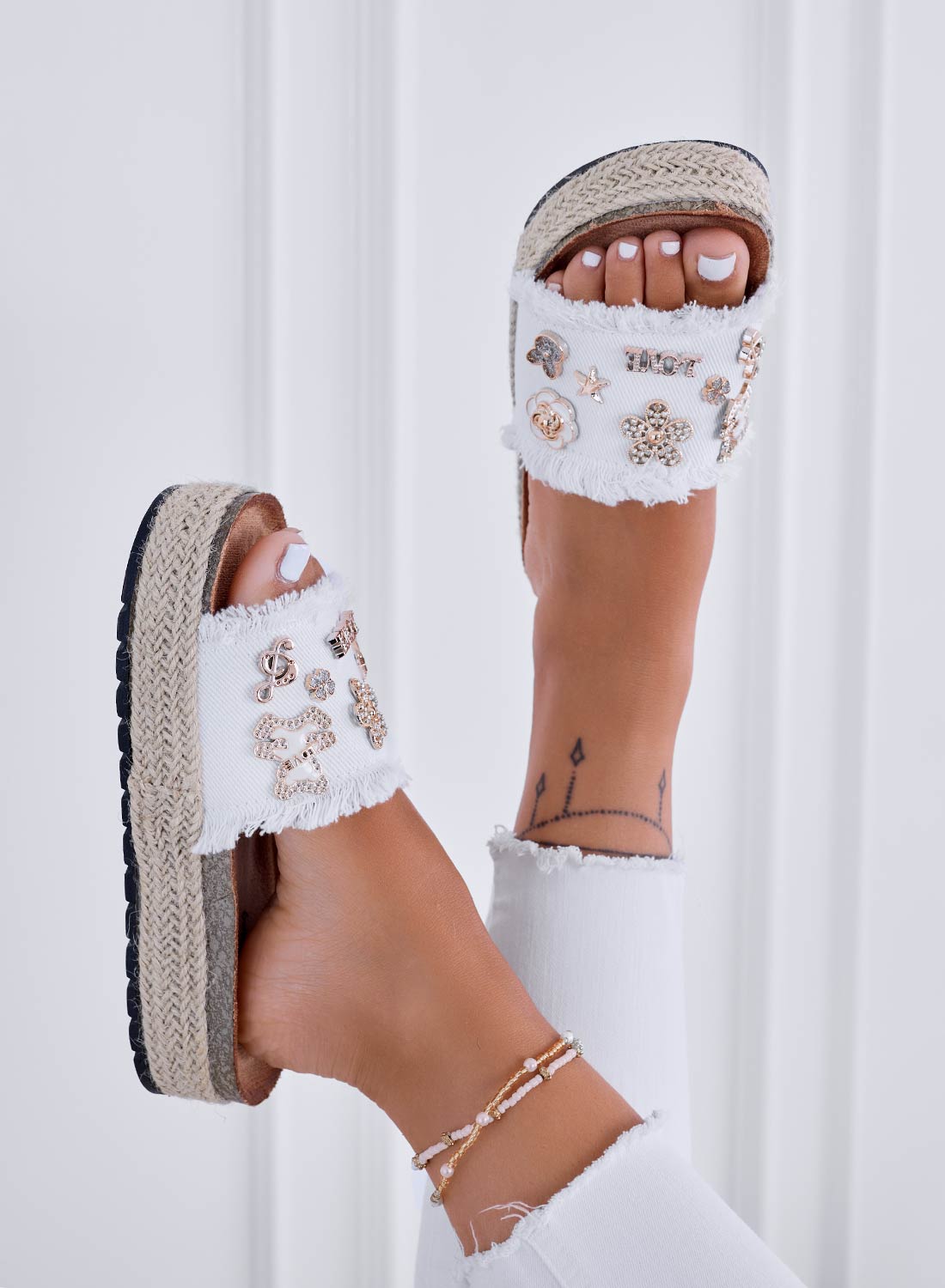 COLEEN - White denim slide sandals with gold embellishments