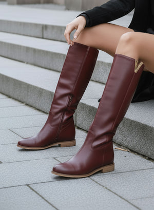 RANDA - Bordeaux faux leather boots with V detail and internal wedge