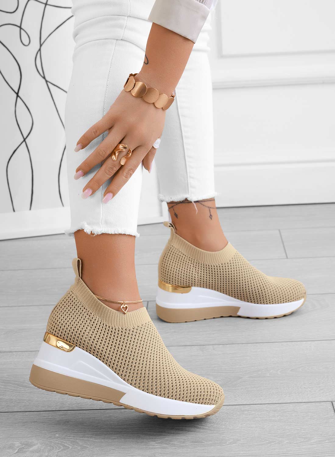 Sneakers beige in tessuto elastico