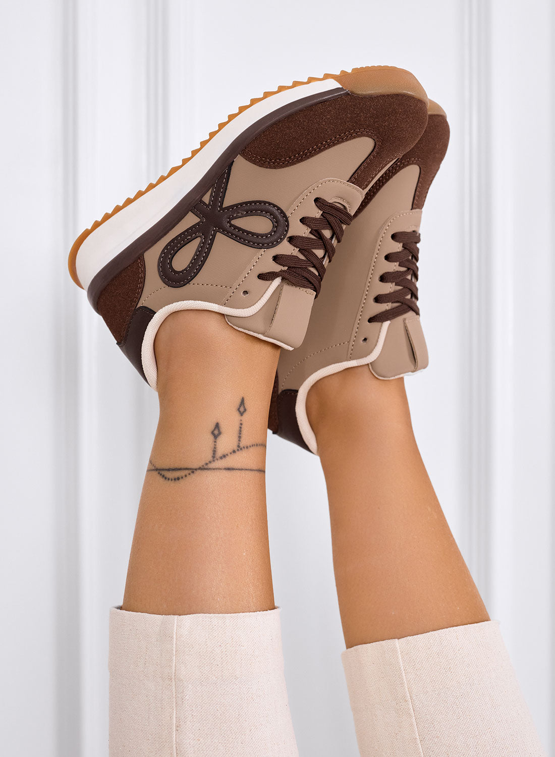 DIAZ - Sneakers marroni con fiocco e suola bicolore