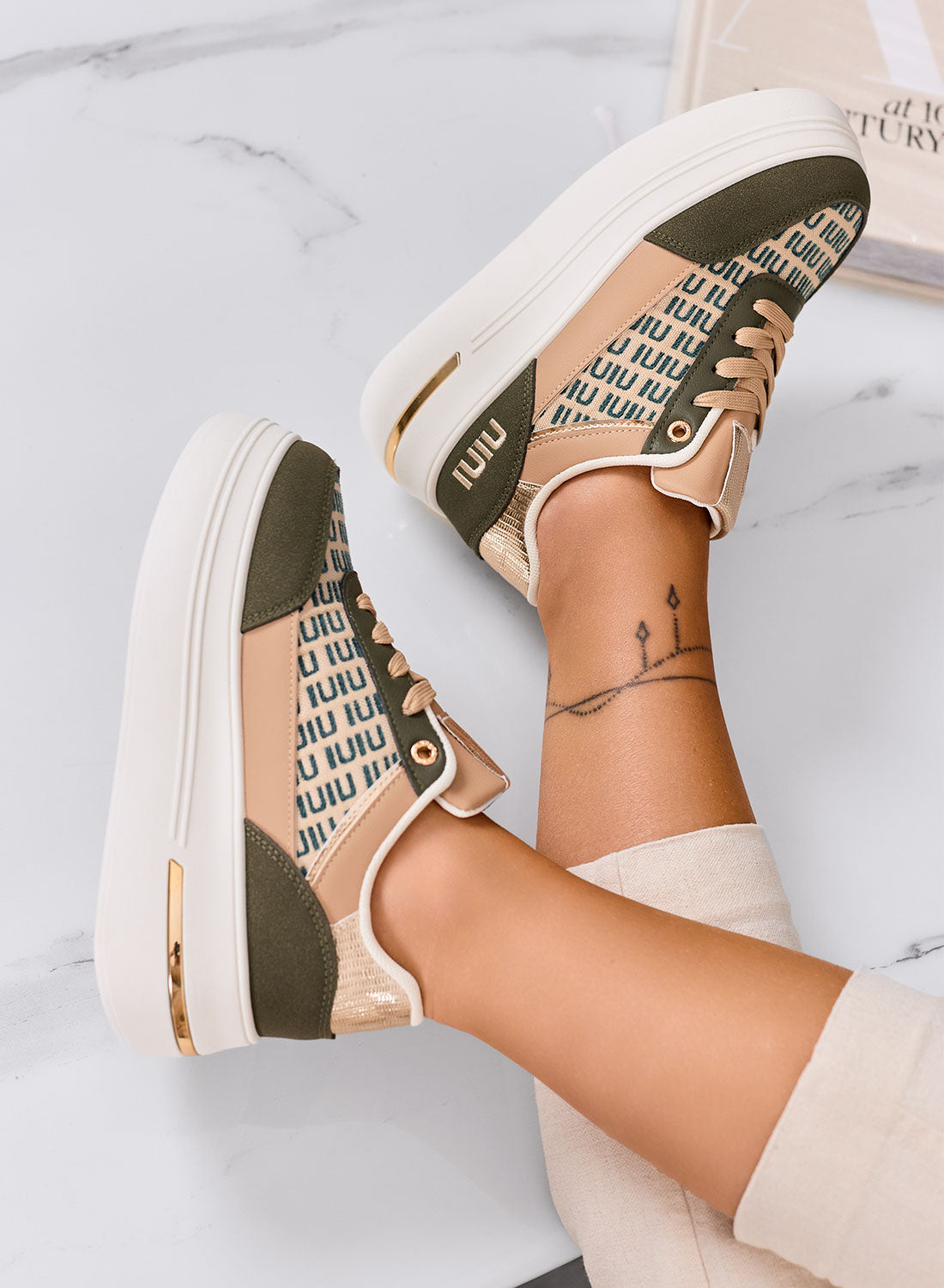 CAMILLA - Sneakers verdi platform con inserti in tessuto beige