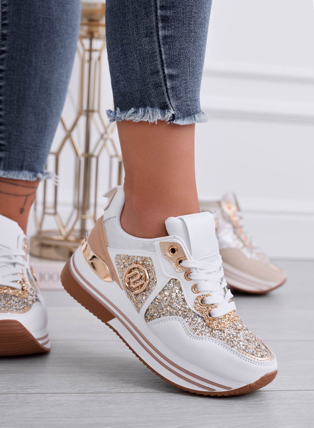 ALISHA - White sneakers with gold glitter inserts