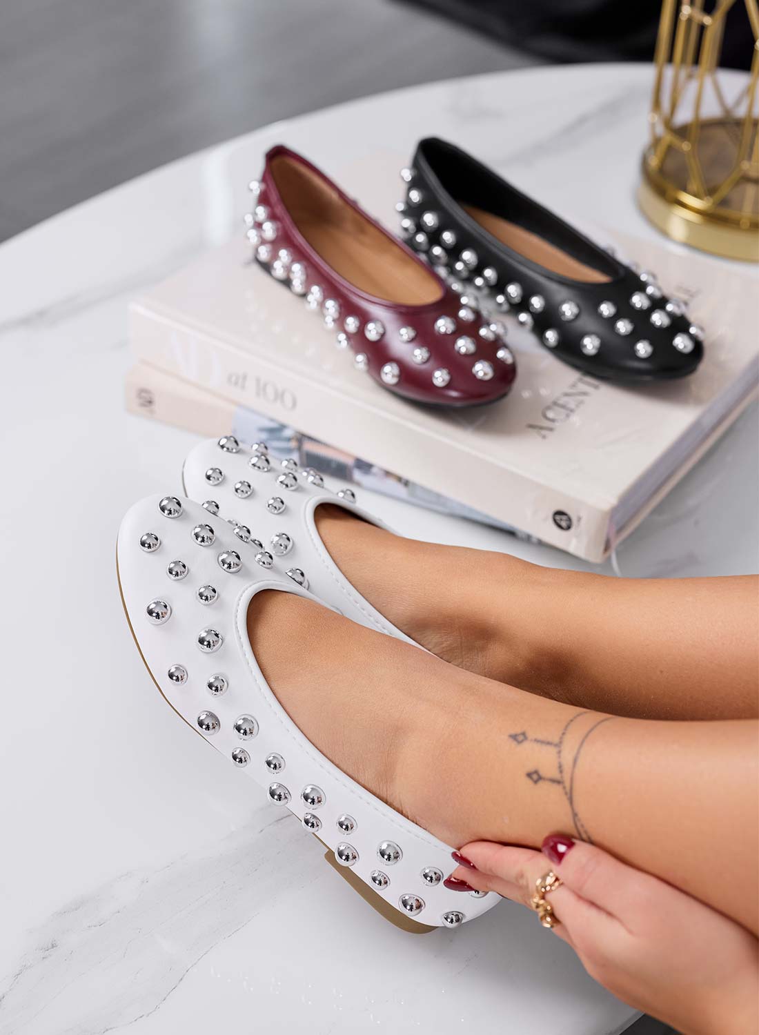 ALLEN - Ballerine bianche con borchie a sfera argento