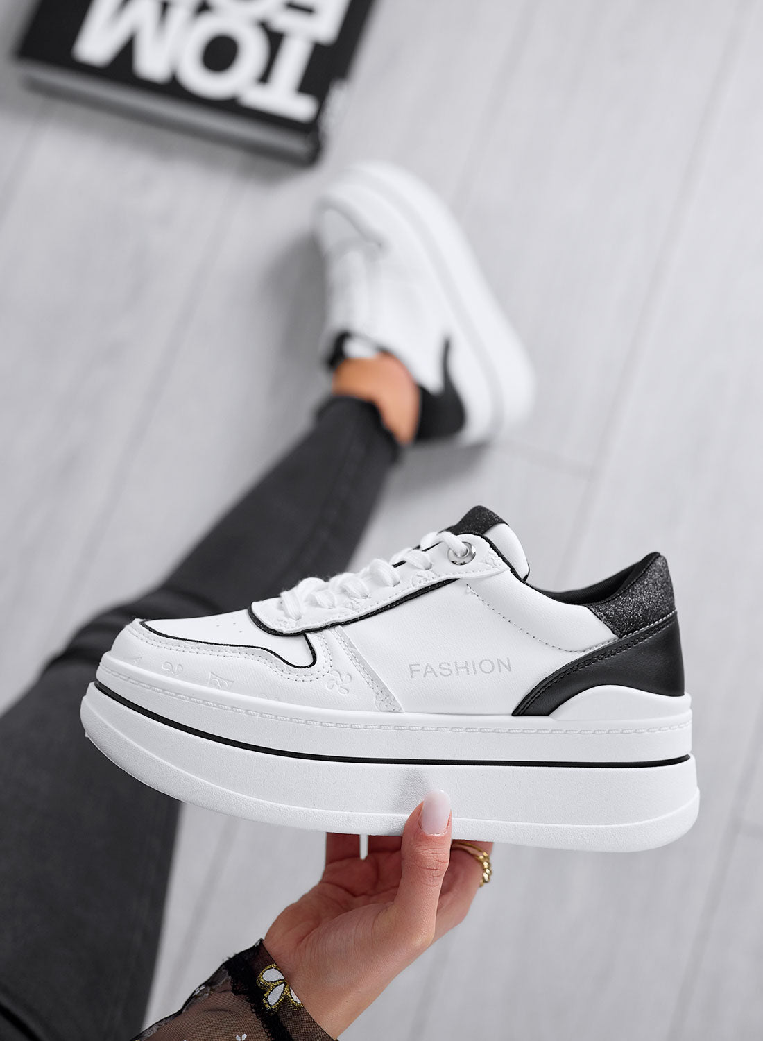 AMELIA - White sneakers with black glitter inserts