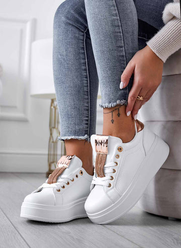 AMIRA - Zapatillas blancas con inserciones y strass oro rosa