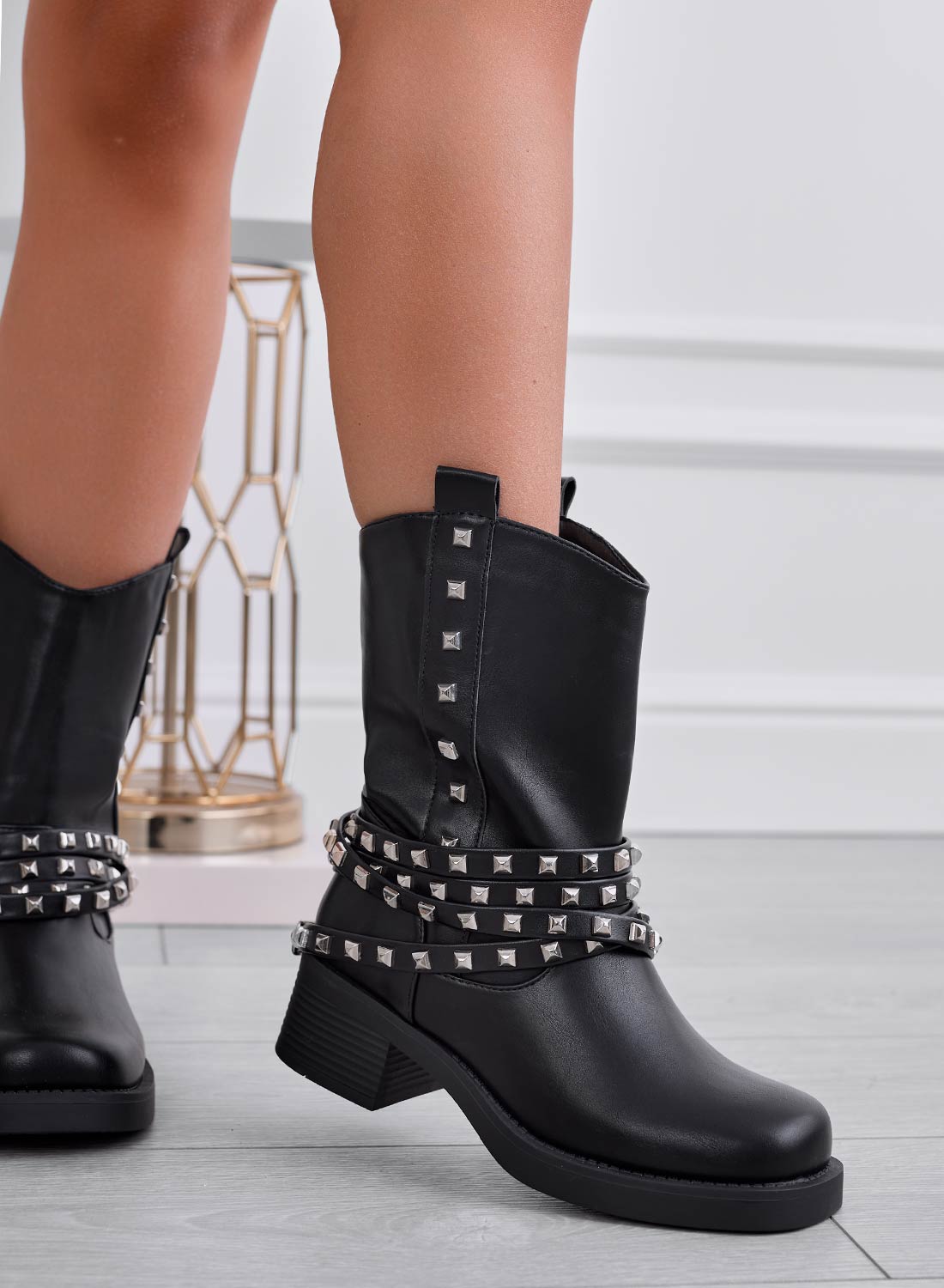 ANNABEL - Black ankle boots with studded straps