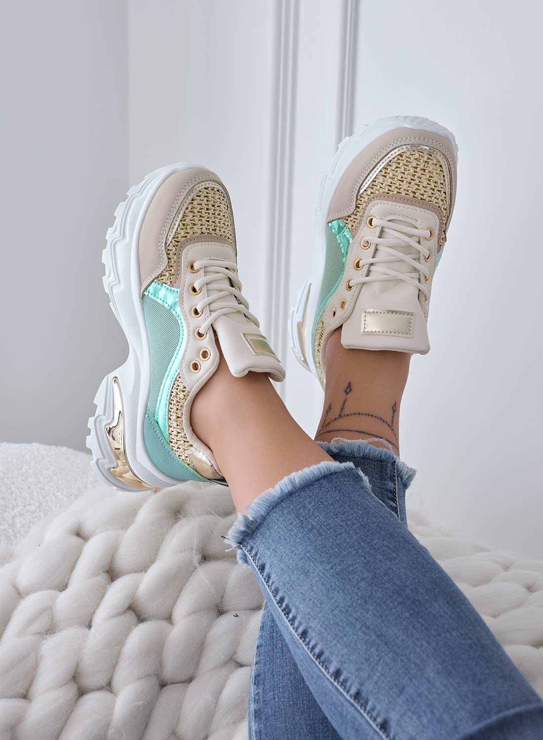 Beige sneakers with green inserts