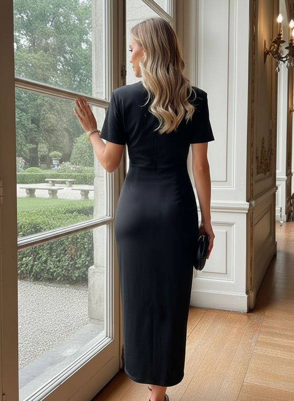 Robe Noire Élégante avec Décolleté en V et Fente