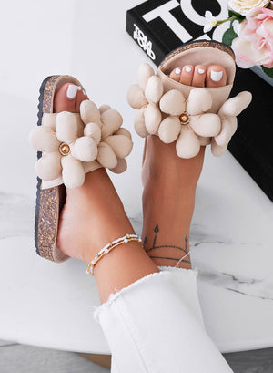 BARBARA - Beige slide sandals with soft flowers