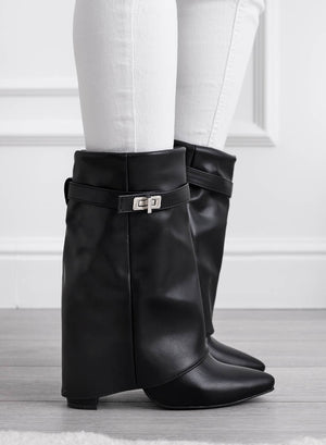 BROKEN - Black ankle boots with cuff