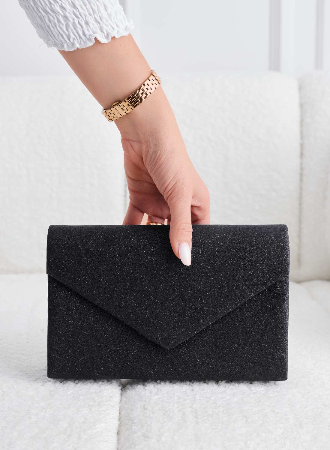 Pochette noire en paillettes B236