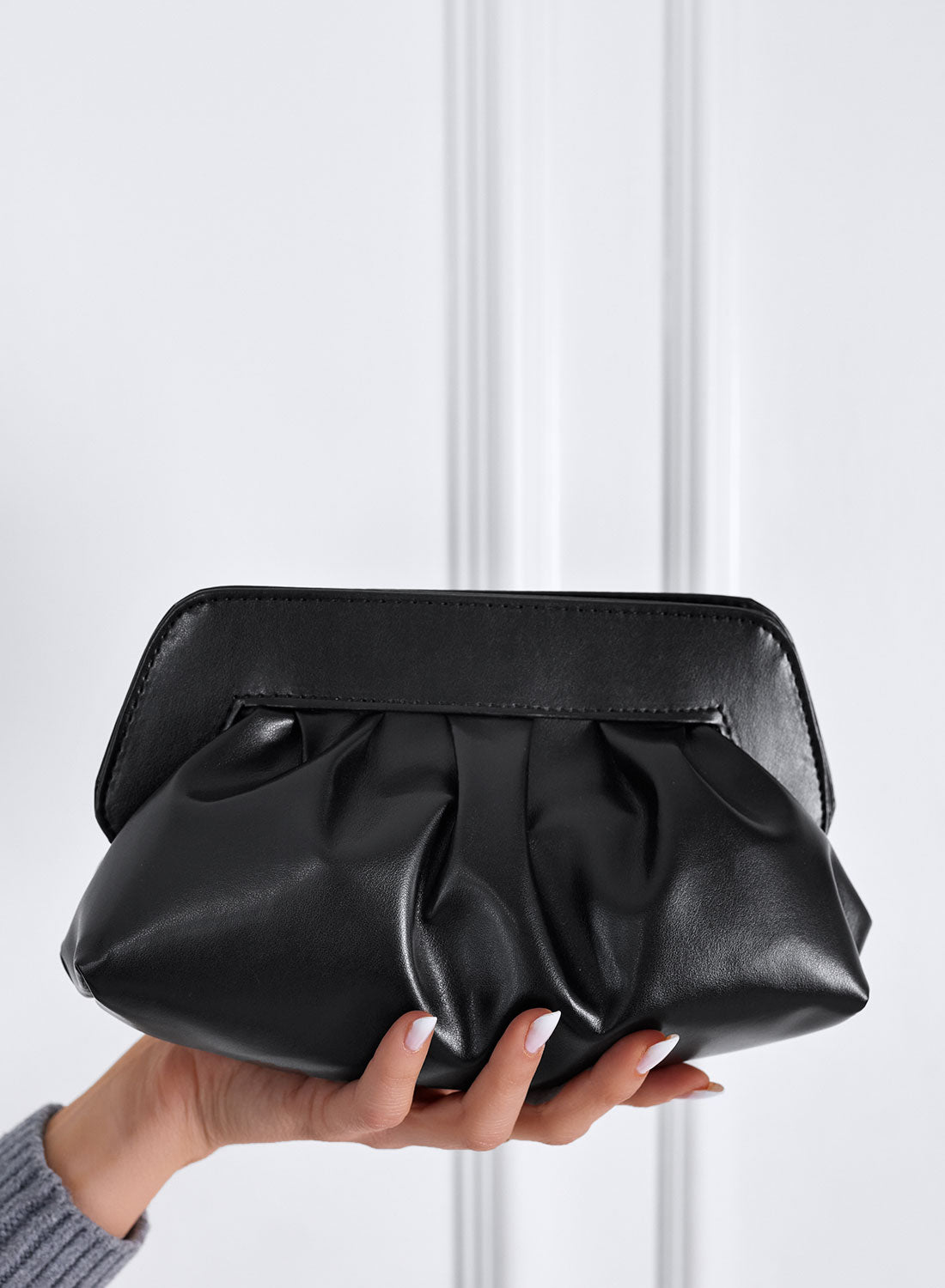 Borsa pochette Clutch bag nera in ecopelle con catena