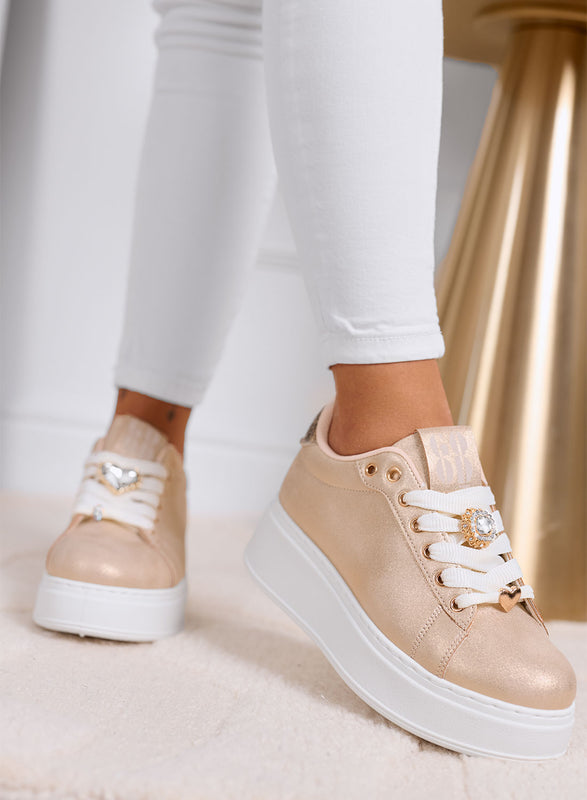 CETTY - Zapatillas oro rosa con charms joya y suela plataforma blanca