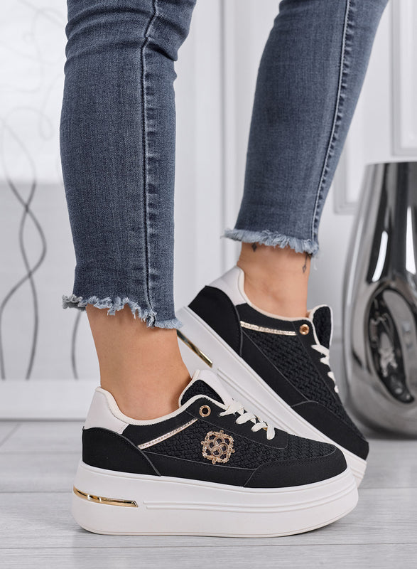CLARA - Sneakers nere Platform con Inserti Intrecciati e Dettagli Oro