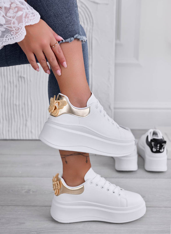 CRISTINA - Sneakers bianche con retro oro e farfalla gioiello