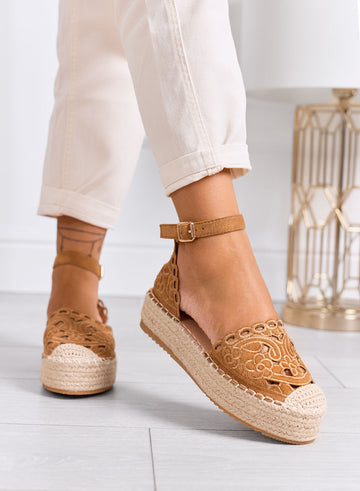 CRISTY - Espadrillas camel ricamate con cinturino alla caviglia e suola platform in corda