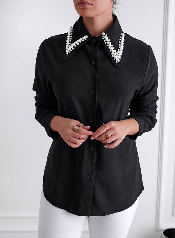 Camicia nera con colletto impreziosito