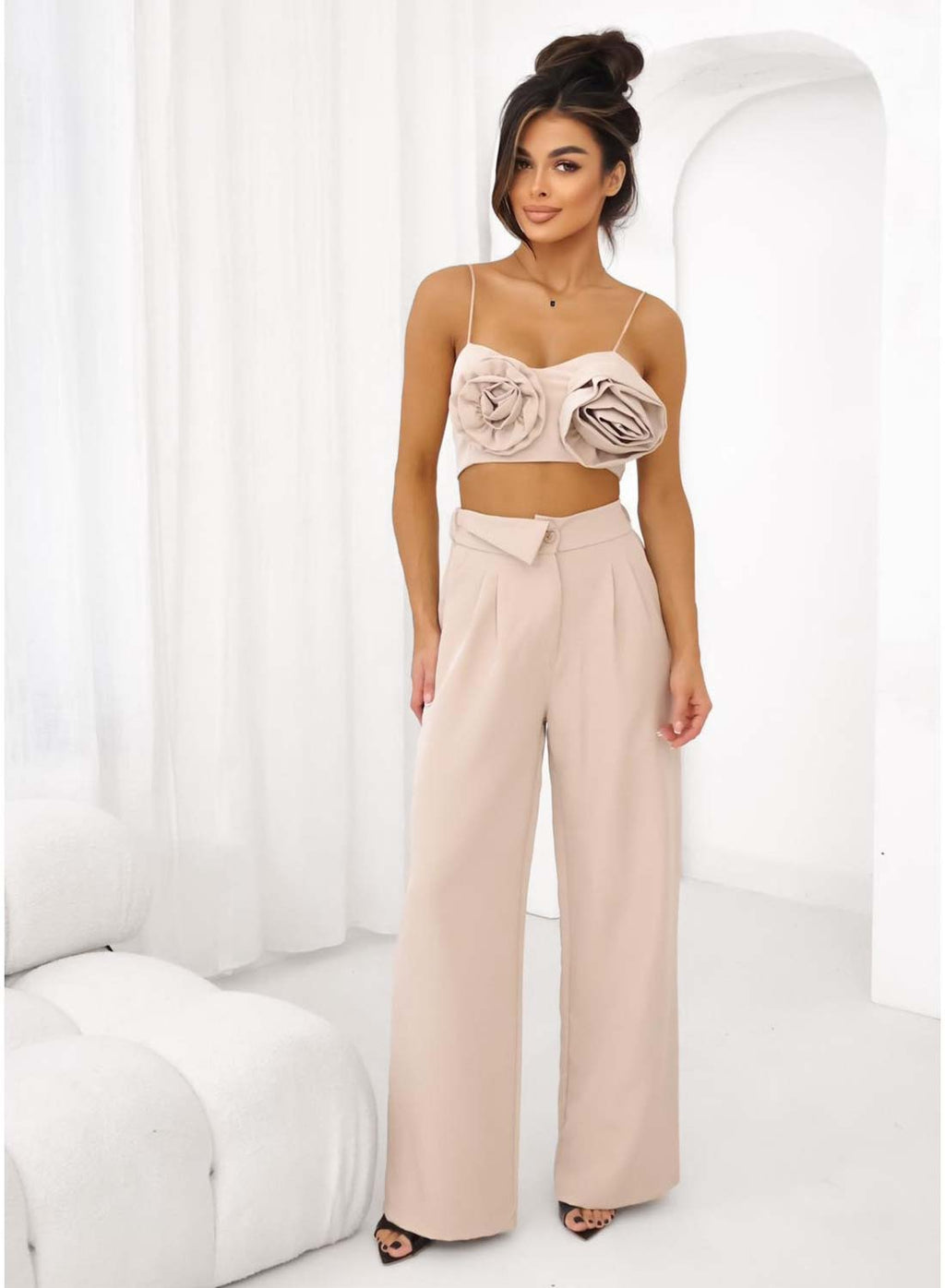 Completo due pezzi beige con top e pantalone