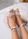 DEBORA - Sandali beige con zeppa e farfalla gioiello