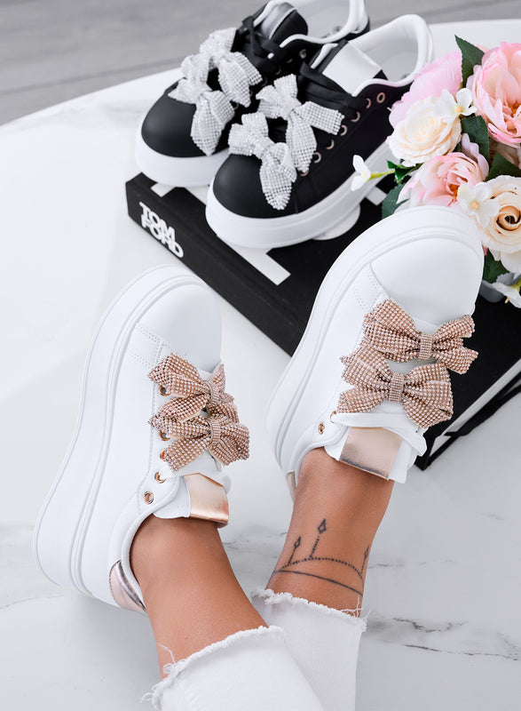 DEZZY - Sneakers bianche con fiocchi in strass oro rosa