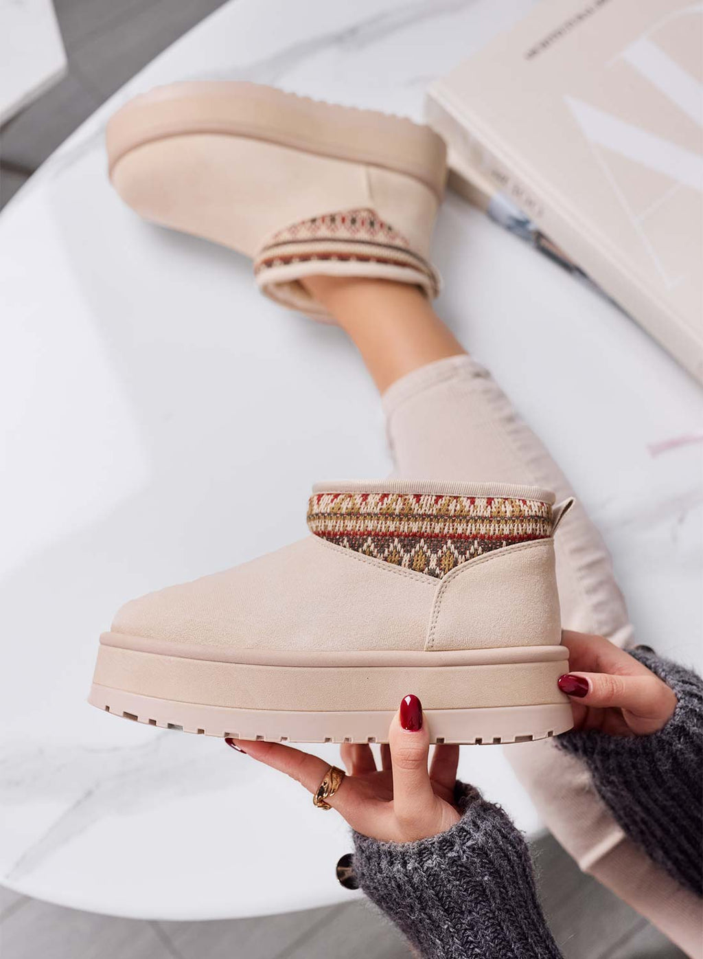 DYLAN - Stivaletti beige imbottiti donna con trama Etnica