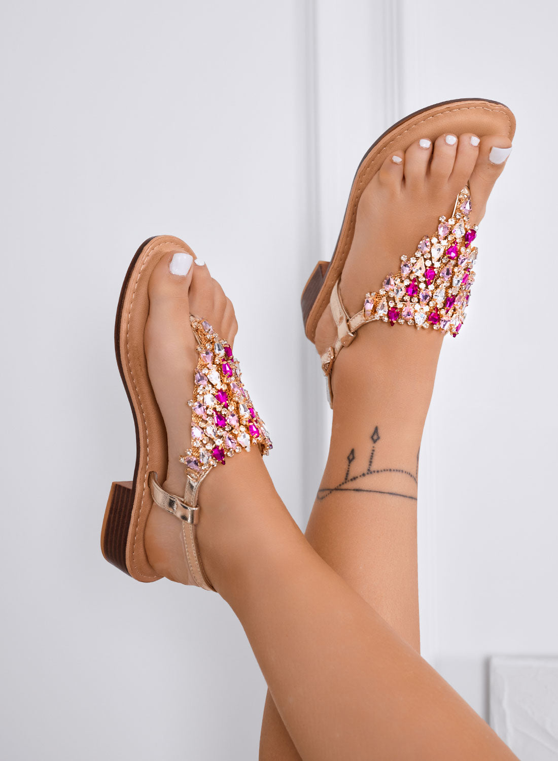 EDDIE - Low gold jeweled sandals with fuchsia stones