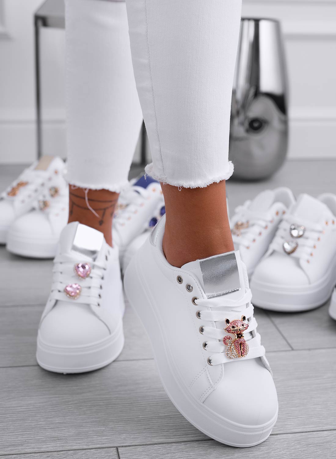 ENERGY - Sneakers bianche con gatto gioiello e retro argento � Alexoo