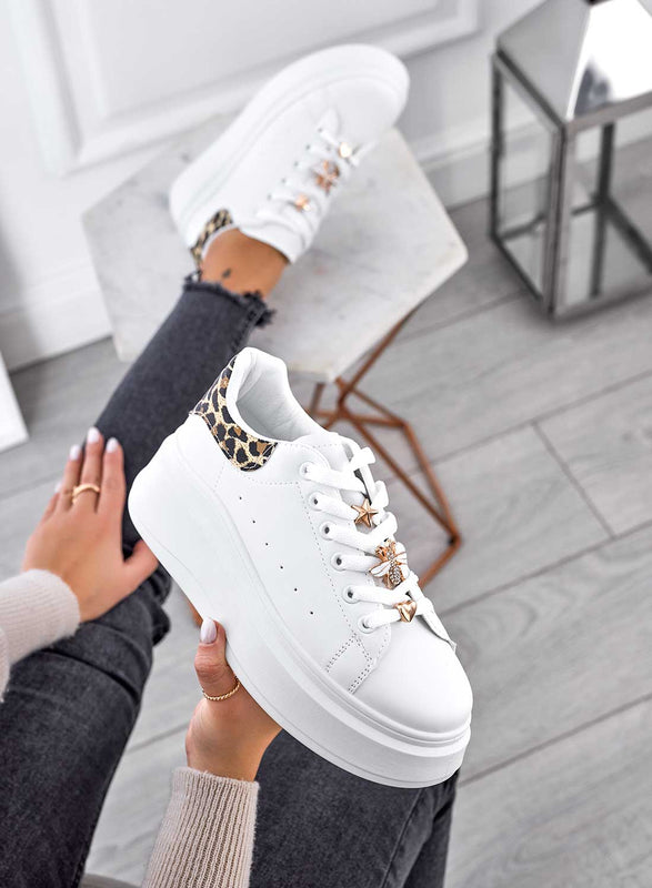 EVELIN - Sneakers bianche con applicazioni oro e retro maculato