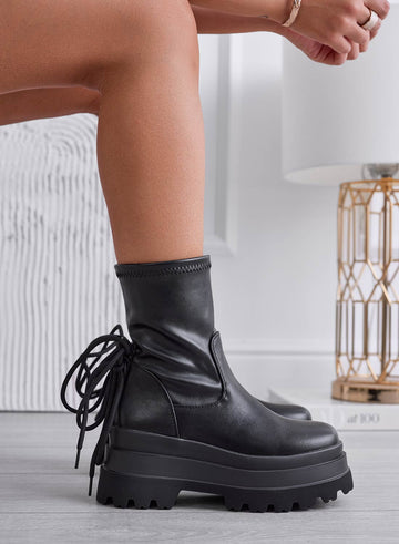 FARA - Black ankle boots with high sole and back laces
