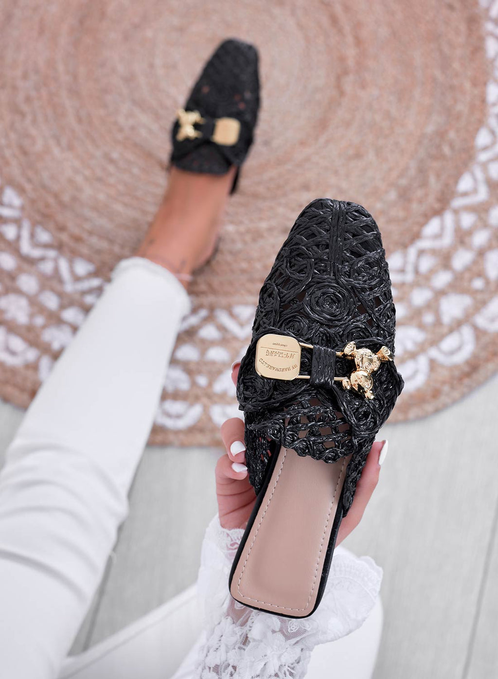 FIESTA - Espadrillas nere sabot ricamate con teddy oro