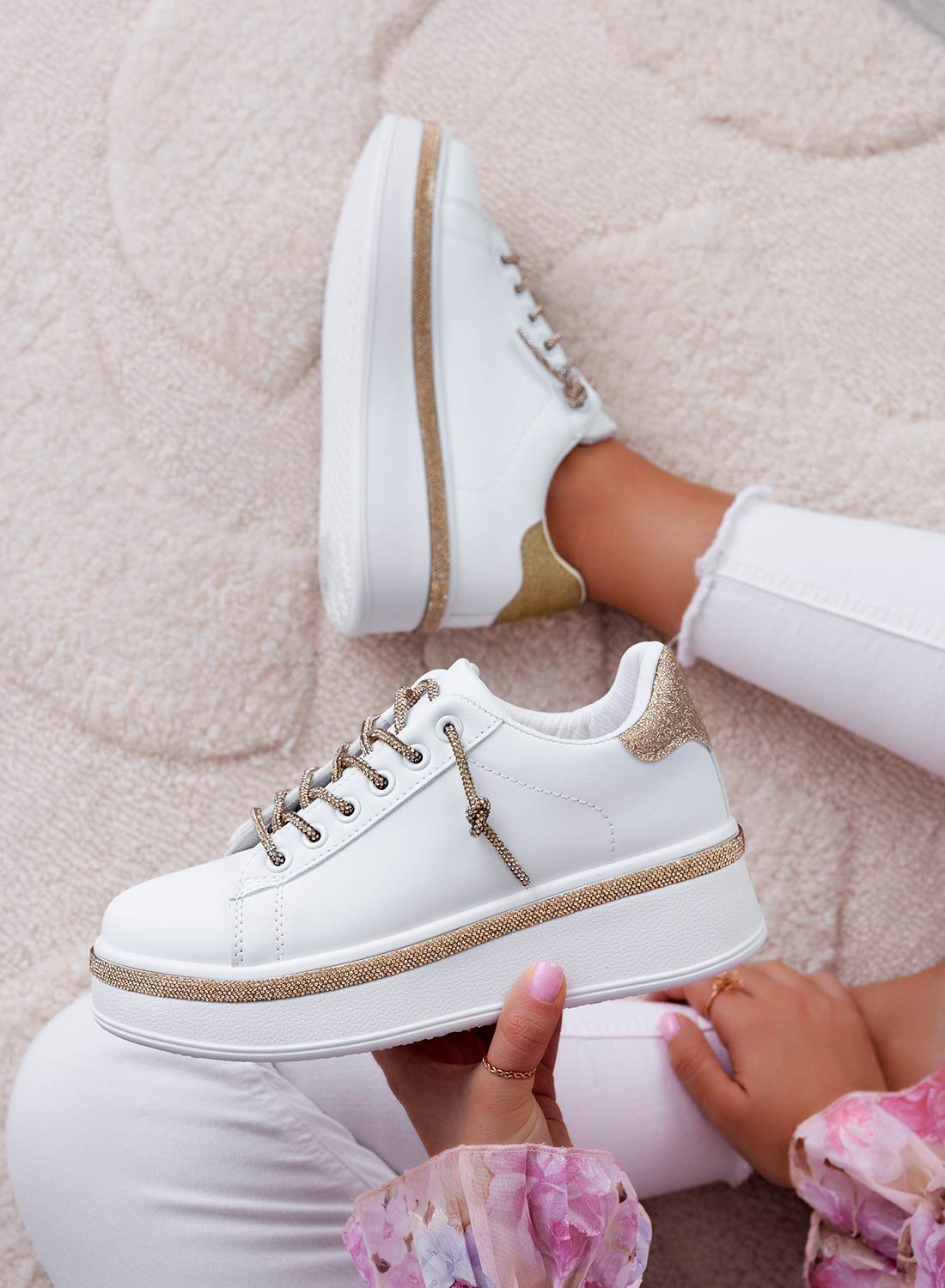 FRANKIE - Baskets blanches avec lacets bijoux dorés