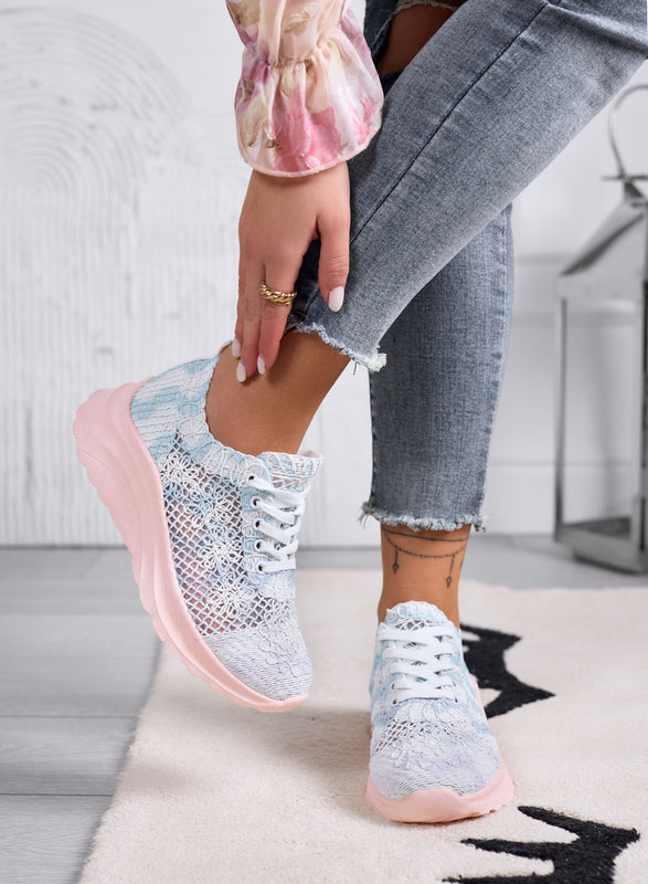 GAIA - Sneakers bianche azzurre traforate con suola in gomma rosa