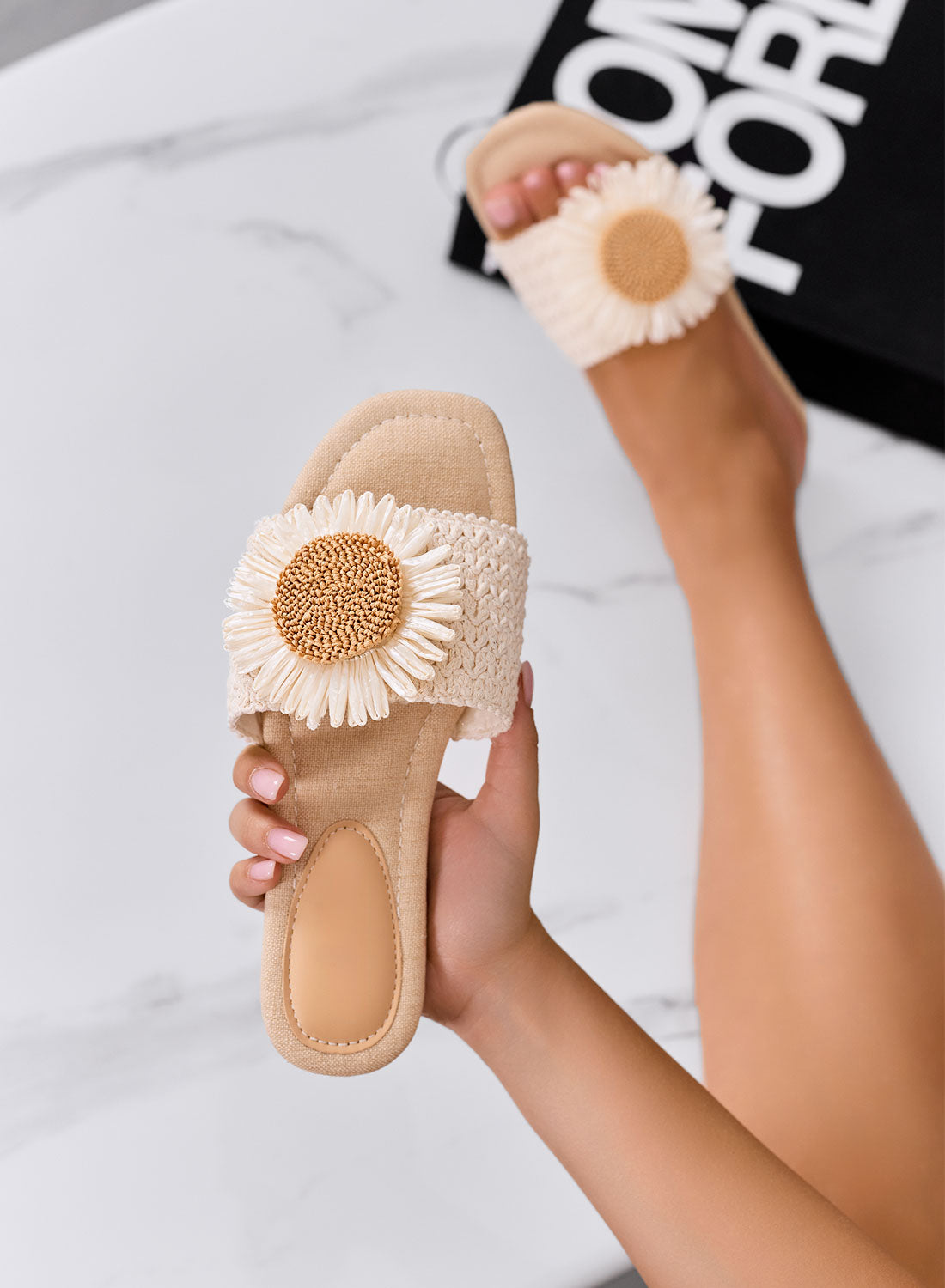 GISELLA - Sandali Ciabattine beige con Maxi Fiore Decorativo