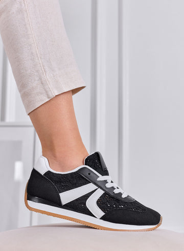 GIULIANA - Black sneakers with lace and white inserts